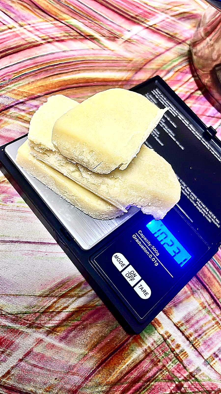 DawButter pesato sulla bilancia – 102g di purezza